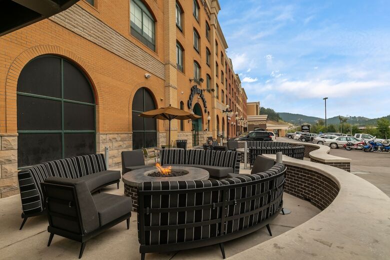 Hotel Doubletree By Hilton Deadwood At Cadillac Jack's