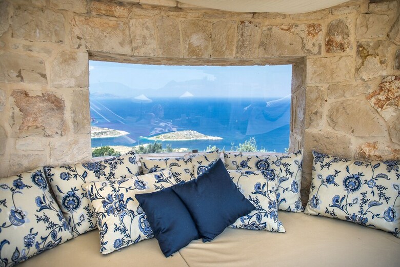 Emerald Villas & Suites