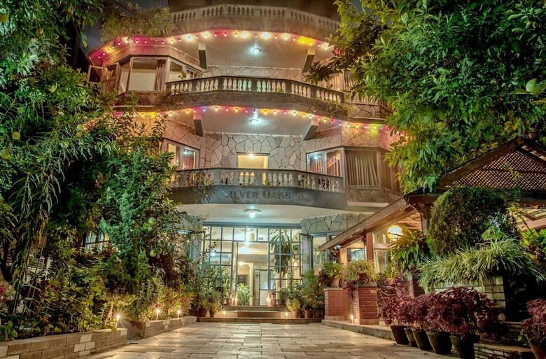 Hotel The Silver Oaks Inn