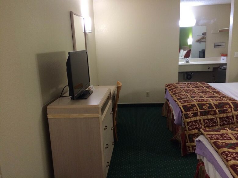 Motel California Inn & Suites