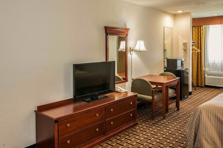 Waterfront Hotel And Conference Center