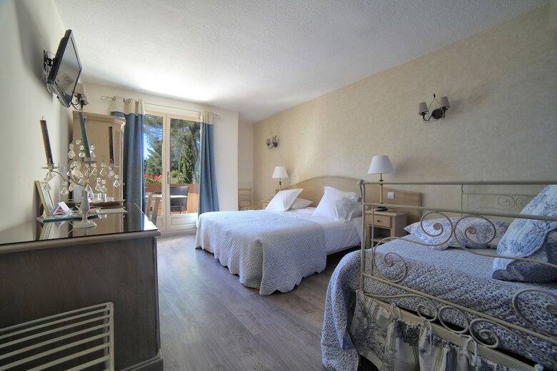 Hotel Authentic By Balladins Le Mas Des Ecureuils