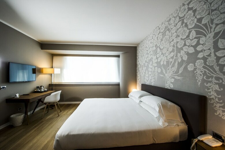 Fh Crystal Hotel