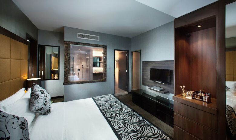 Peninsula Excelsior Hotel