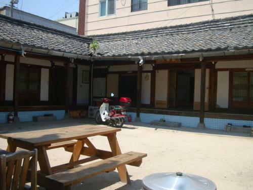 Hostal Sillabang Guesthouse