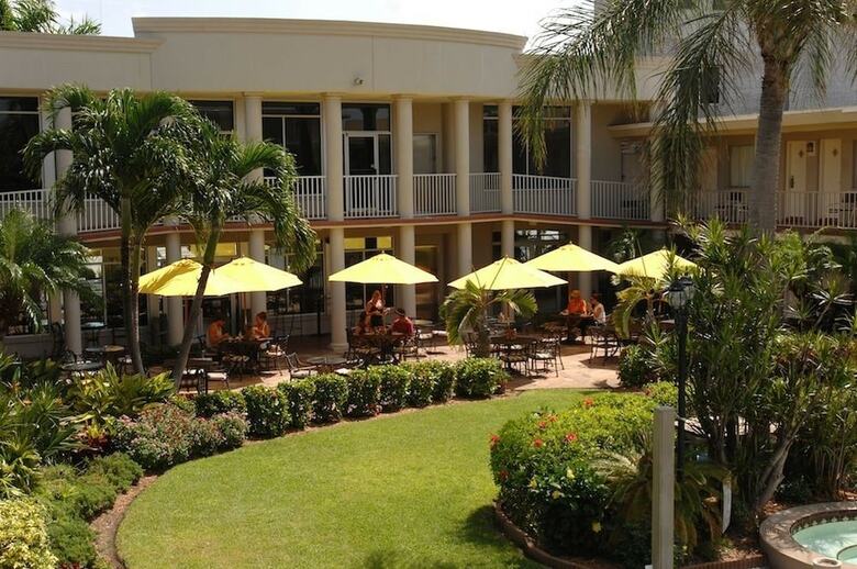Hotel Thunderbird Beach Resort