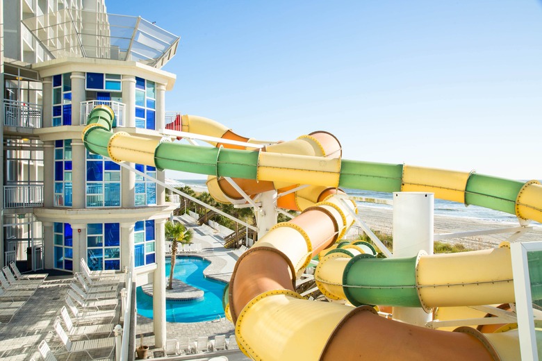Hotel Crown Reef Beach Resort And Waterpark