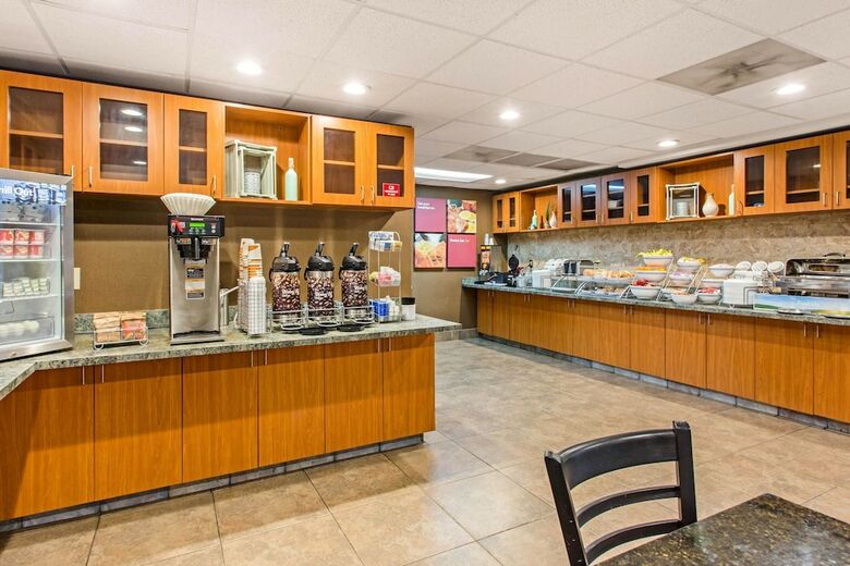 Hotel Comfort Suites Wilmington Near Downtown