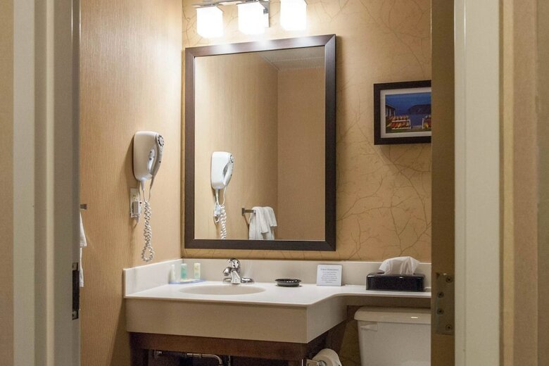 Quality Hotel & Suites