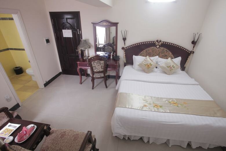 Classic Hoang Long Hotel