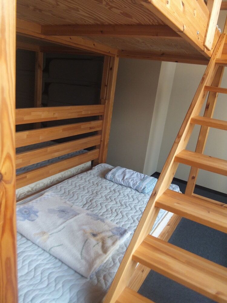 Hostal Hidamarinoyu Flop House - Hostel