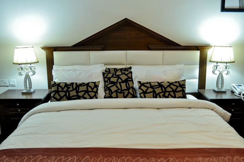 Hotel Caledonian Suites