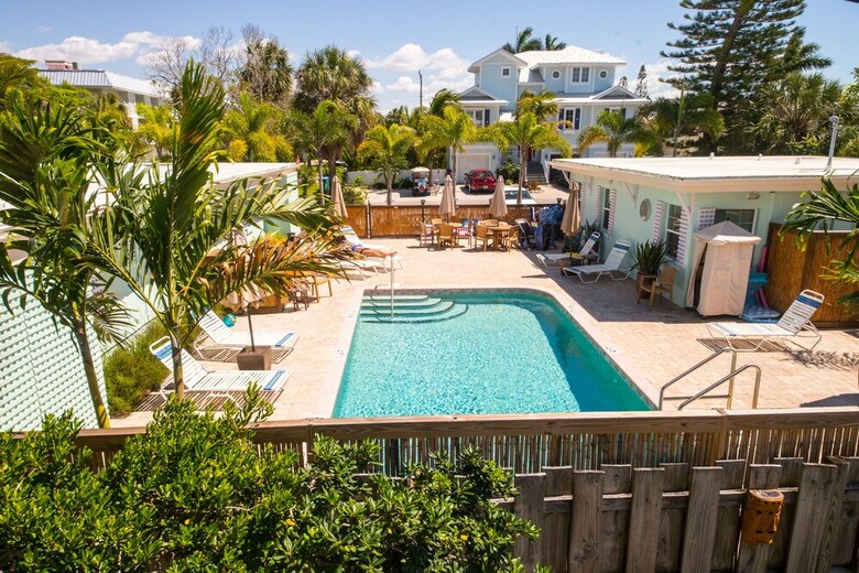 Hotel Haley's Couples Retreat