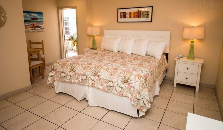Hotel Haley's Couples Retreat