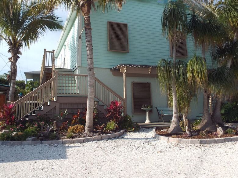 Hotel Haley's Couples Retreat