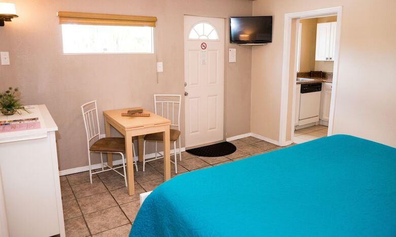 Hotel Haley's Couples Retreat