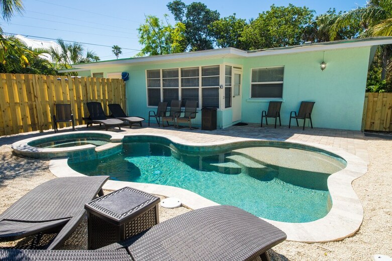 Hotel Haley's Couples Retreat
