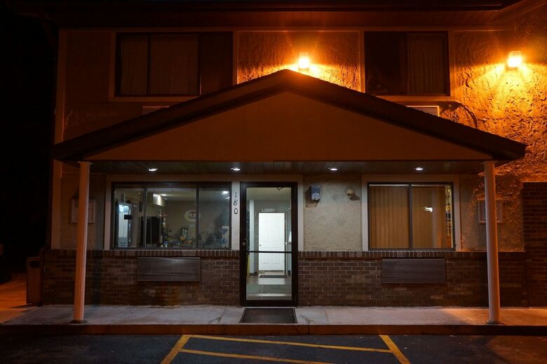 Hotel Super 8 By Wyndham Delmont