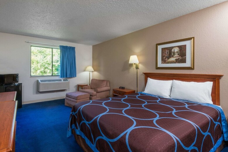 Hotel Super 8 By Wyndham Delmont