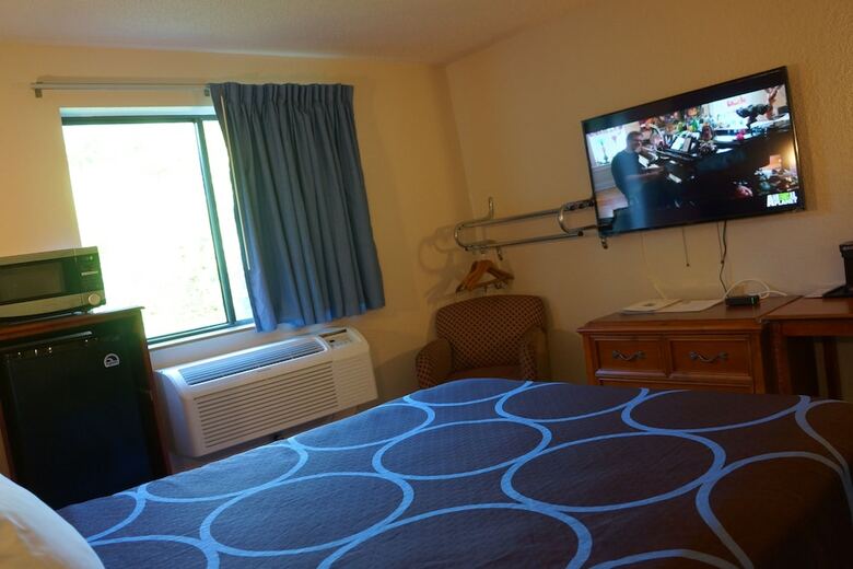 Hotel Super 8 By Wyndham Delmont