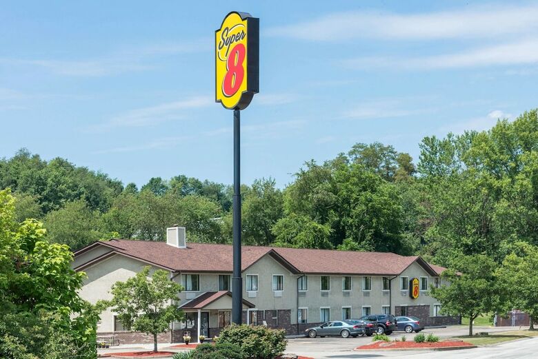 Hotel Super 8 By Wyndham Delmont