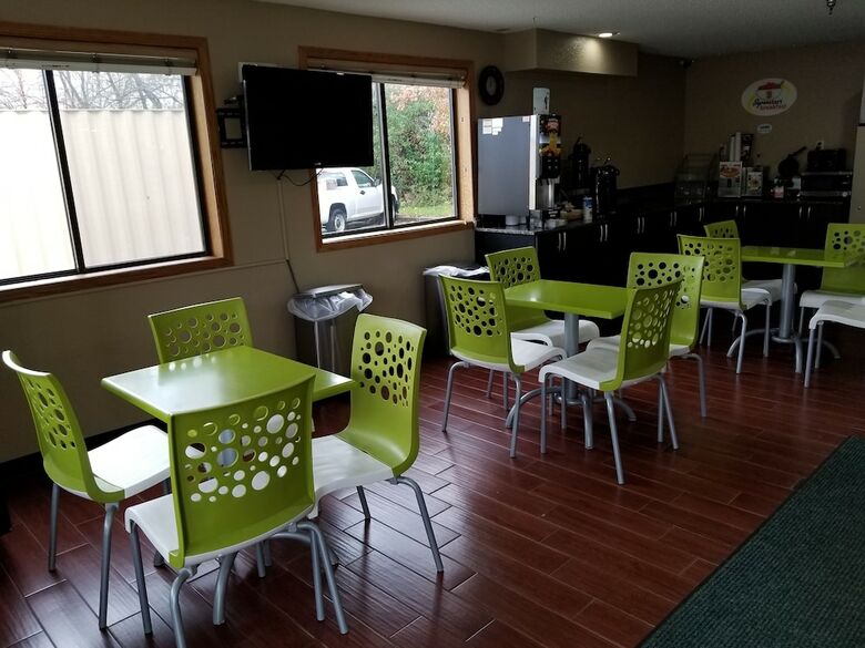 Hotel Super 8 By Wyndham Delmont