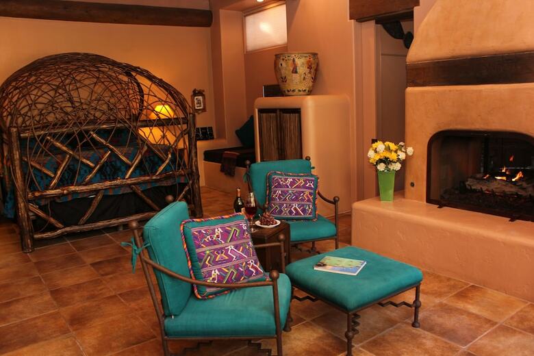 Hotel Adobe Village Inn
