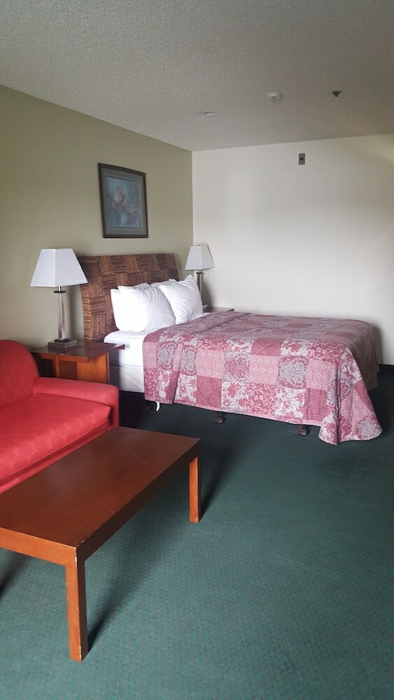 Hotel Oyster Bay Inn & Suites