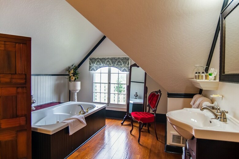 Bed & Breakfast Campbell House Inn