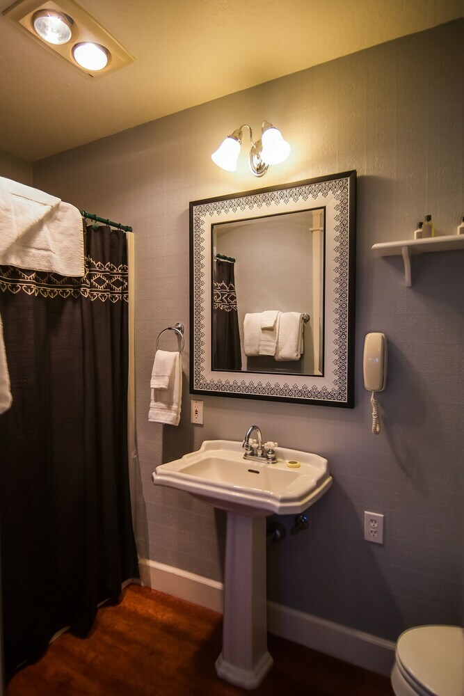 Bed & Breakfast Campbell House Inn