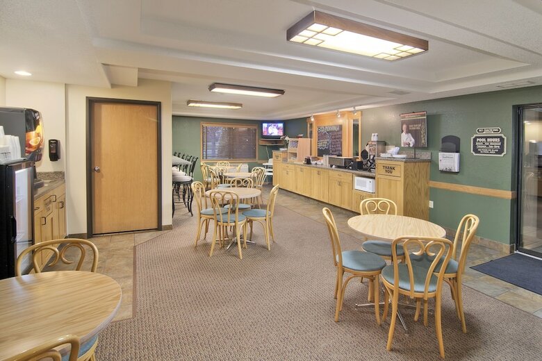 Boarders Inn & Suites By Cobblestone Hotels - Faribault