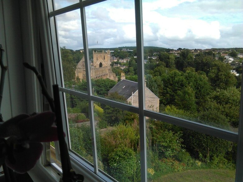 Hotel Meadhon House