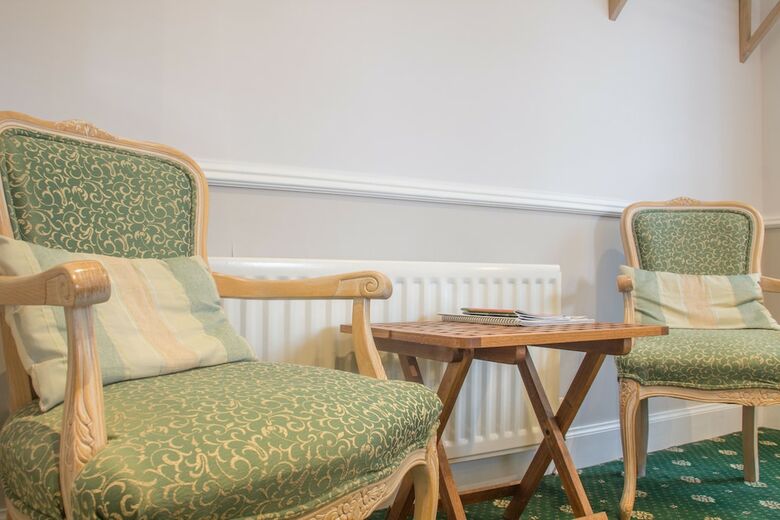 Hotel Meadhon House