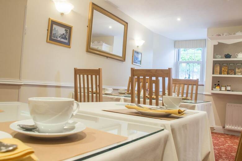 Hotel Meadhon House