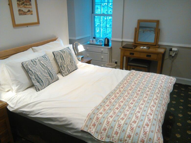 Hotel Meadhon House