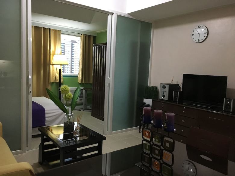 Manila Condo Home At Robinsons Place Residences