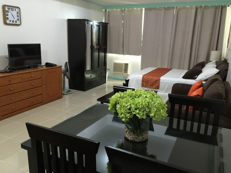 Manila Condo Home At Robinsons Place Residences