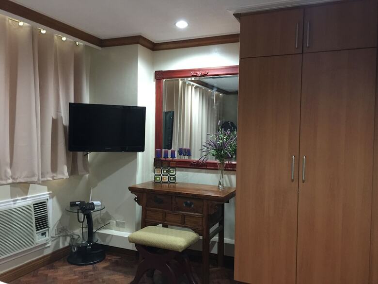 Manila Condo Home At Robinsons Place Residences