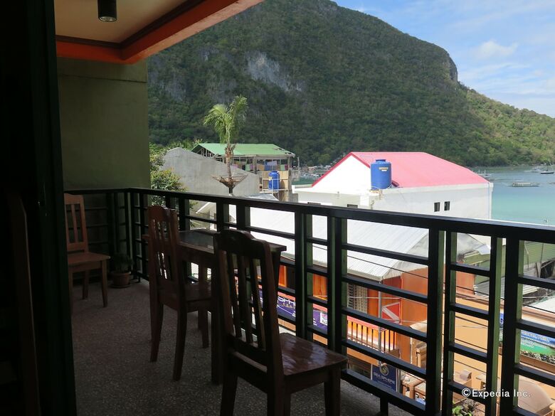 Garnet Hotel