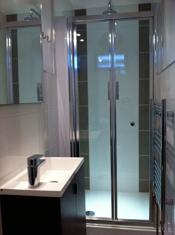 Lyall Apartment Hotel