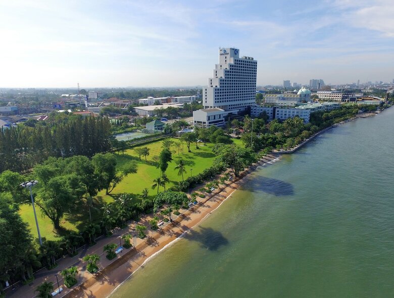 Hotel Cholchan Pattaya Beach Resort