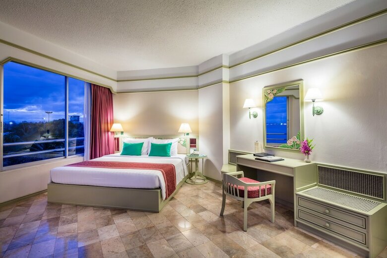 Hotel Cholchan Pattaya Beach Resort