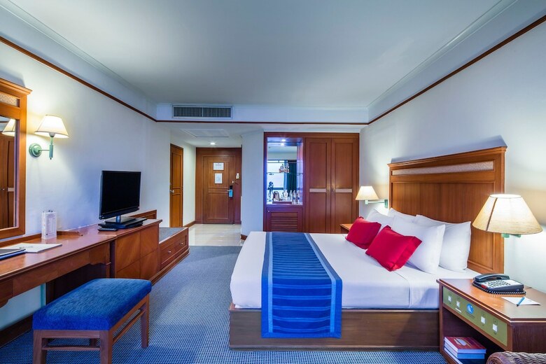 Hotel Cholchan Pattaya Beach Resort
