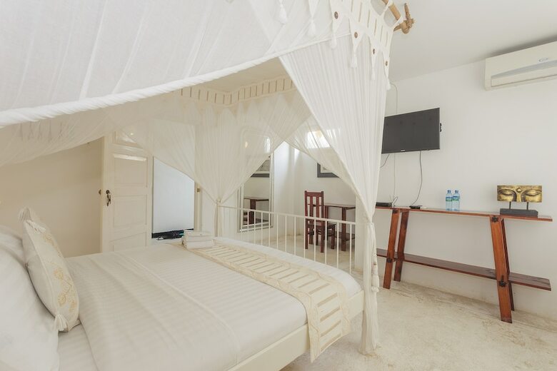 Royce Boutique Hotel