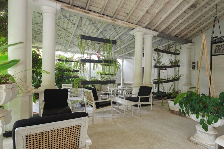 Royce Boutique Hotel