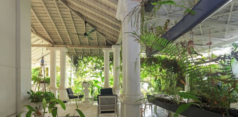 Royce Boutique Hotel