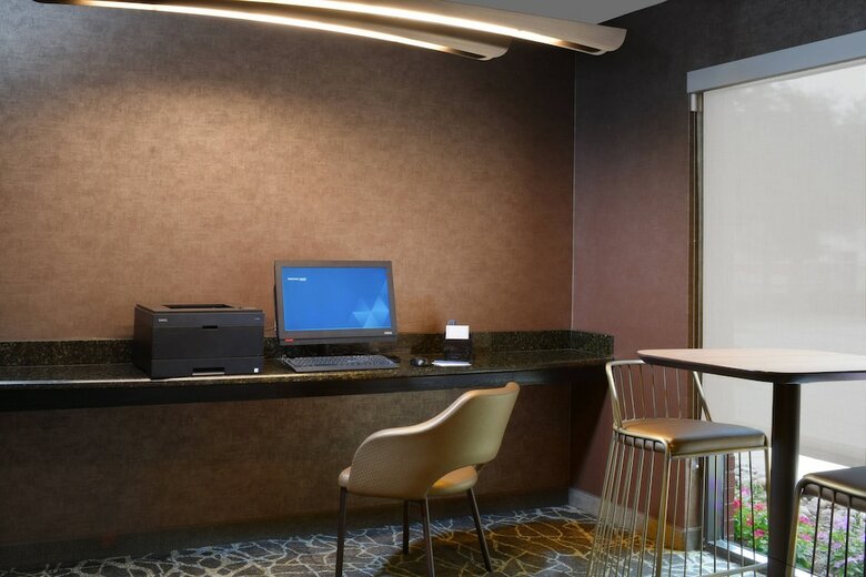 Hotel Springhill Suites By Marriott Dallas Addison/quorum Drive