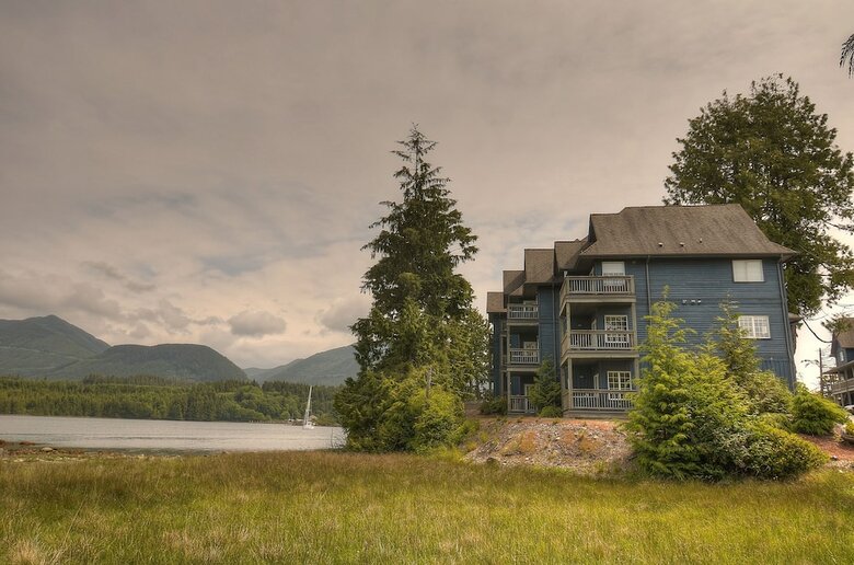 Hotel Waters Edge Shoreside Suites