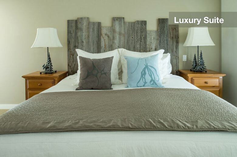 Hotel Waters Edge Shoreside Suites