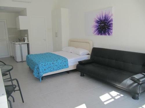 Sunny Holiday Apartments